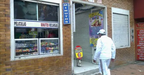 PASAJE COMERCIAL EN LA 110 PASAJE COMERCIAL EN LA 110